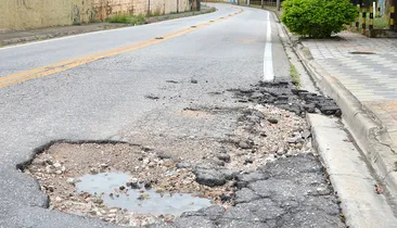 Caiu em um buraco? Saiba como consertar seu carro de graça