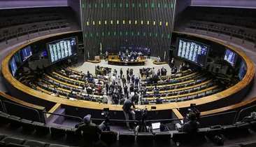 Congresso adia votação do projeto que acaba com a "taxa das blusinhas"