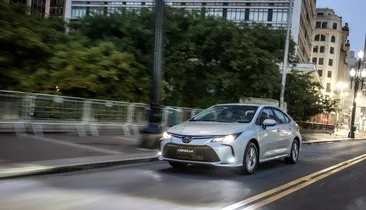 Corolla reage contra a BYD e volta com força às lojas; veja preços