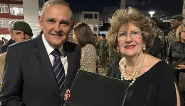 Exército homenageia presidente de honra da Liga Álvaro Bahia