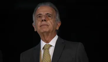 Golpista clona número de ministro da Defesa do Brasil e pede Pix de R$ 5