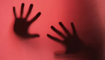 Homem invade casa nu e mata vizinho após tomar suposto chá com maconha