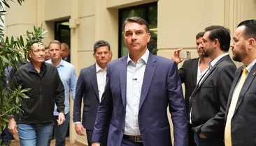 “Já passou da hora”, diz Flávio ao cobrar impeachment de Moraes