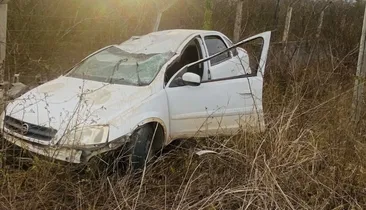 Motorista fica ferido após carro capotar na BA-120