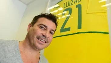Pentacampeão em 2002 é acusado de violência doméstica contra namorada