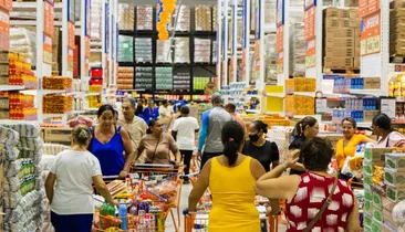 Rede de supermercados vai distribuir vales-compras e prêmio de R$ 700 mil na Bahia