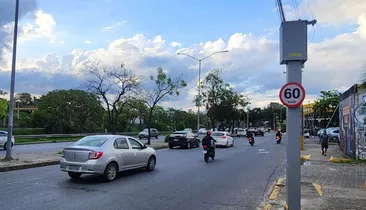 Semáforo com radar sem cronômetro pode anular multas? Entenda