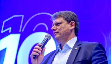 Tarcísio reconhece vitória de Lula, prega "unidade da direita" e manda recado a Flávio