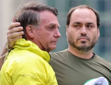 Carlos Bolsonaro é eleito senador por Santa Catarina
