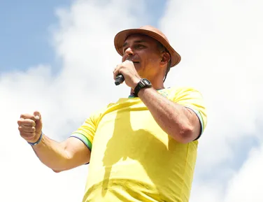 Flávio Bolsonaro ataca Lula na Bahia após reajuste do Bolsa Família