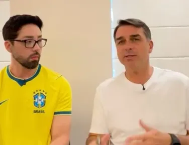 Flávio Bolsonaro faz declaração inusitada durante live com influencer