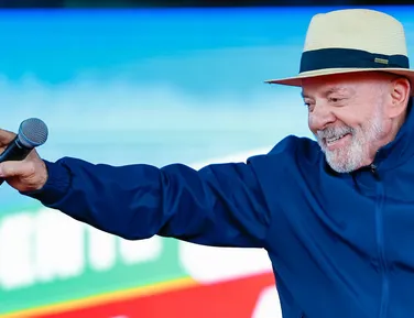 Lula provoca Flávio em reduto bolsonarista: "Quero manter o pai preso"
