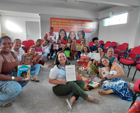 Academia de Letras da Bahia recebe biblioterapia gratuita