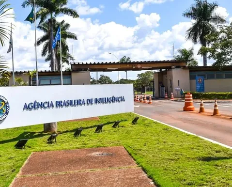 Adolescente de 16 anos é apreendido após ameaça de massacre em escola