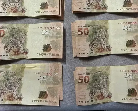 Adolescentes usam R$ 3,2 mil falsos para comprar iPhone na Bahia - Imagem