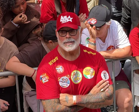 Alexandre Frota, ex-aliado de Bolsonaro, chama atenção em caminhada de Lula em SP