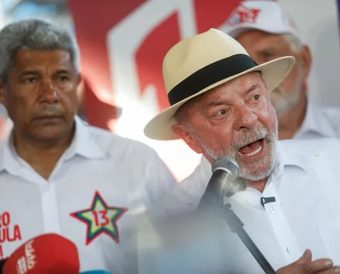 Antes de ato em Salvador, Lula critica sabatina no Jornal Nacional