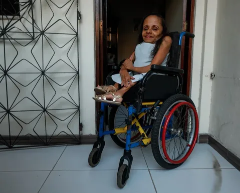 Aos 60, psicóloga com ossos de vidro conta como superou fraturas e preconceito - Imagem