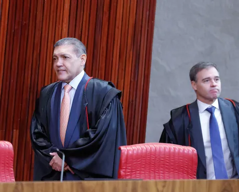 Ato de Mendonça e Nunes Marques pode atingir “Exército do Lula” às vésperas da eleição