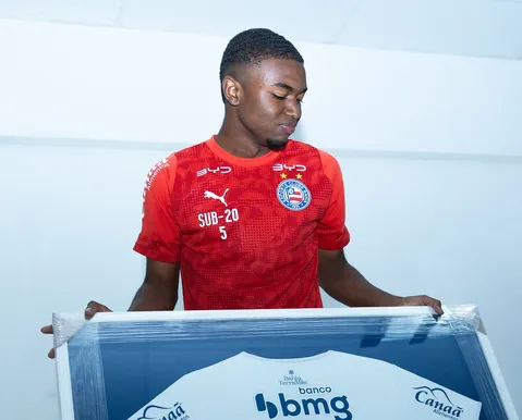 Bahia faz homenagem inédita a promessa das categorias de base - Imagem
