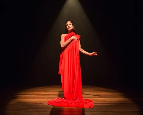Bailarina Mirela França apresenta solo inspirado em Nêgo Bispo