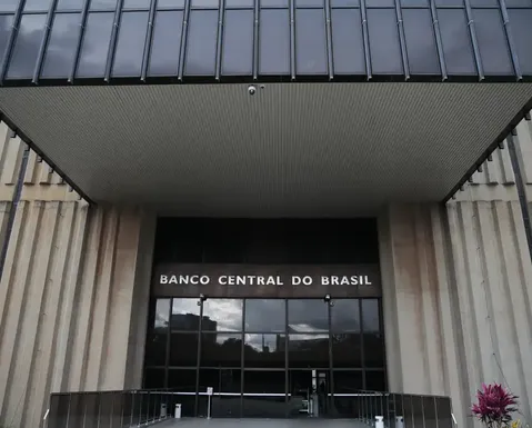 Banco Central prepara mudanças que podem afetar quem usa cartão de crédito