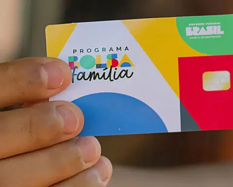 Bolsa Família tem calendário antecipado e novo valor começa a ser pago; veja datas - Imagem