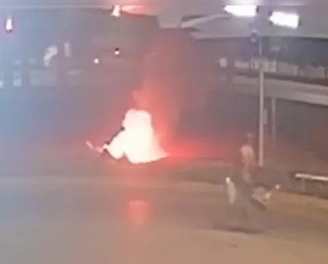 Câmeras registram homem ateando fogo em lixo onde estava corpo de bebê