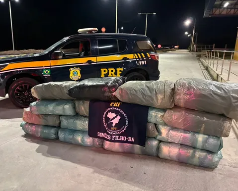 Caminhonete com 140 kg de maconha é interceptada pela PRF na BR-324 - Imagem