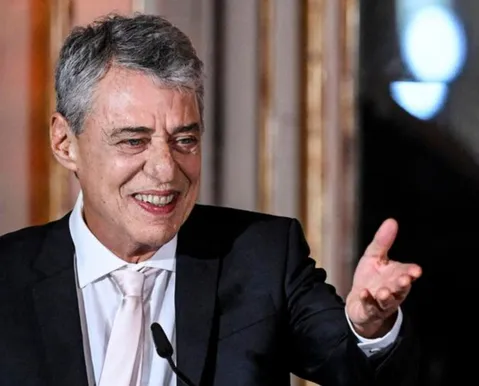 Chico Buarque recebe ameaça de morte após expor opinião política - Imagem