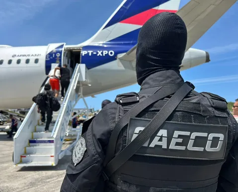 Cinco líderes de facções são transferidos da Bahia para presídios federais