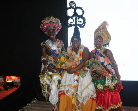 Concurso de beleza negra elege nova realeza em Salvador
