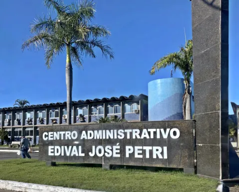 Concurso de prefeitura oferece R$ 8,6 mil em 64 vagas; veja em quais - Imagem