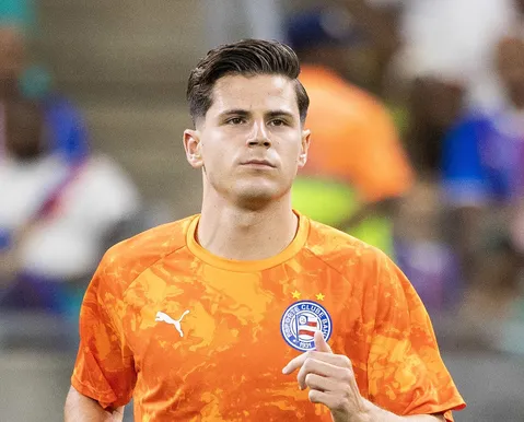Contratado há 2 meses, reforço ainda aguarda estreia pelo Bahia - Imagem