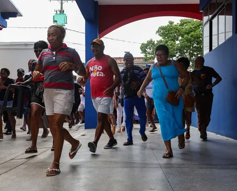 Correria marca abertura de votação no segundo maior colégio eleitoral da Bahia - Imagem