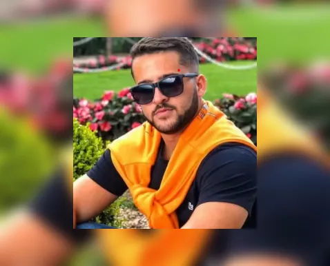 Dançarino de banda de pagode morre após cair de um barco na Bahia