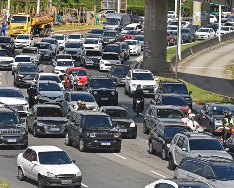 Desafio do trânsito na Av. Tancredo Neves: por que o coração financeiro de Salvador trava?