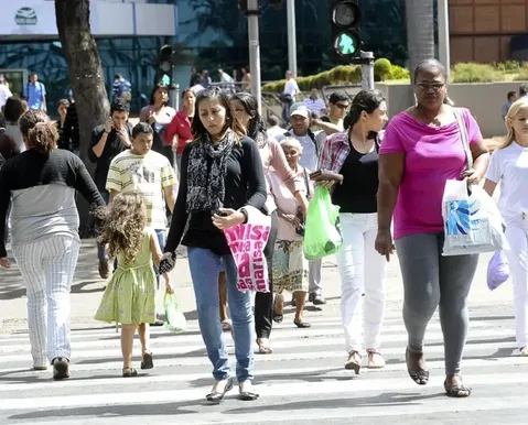 Desemprego cai para 5,2% e atinge menor nível desde 2012
