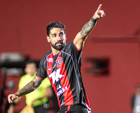 Destaque da janela, Brítez retorna aos titulares após jogos sem entrar