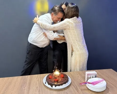 Em prisão domiciliar, Bolsonaro ganha aval para fazer festa em casa