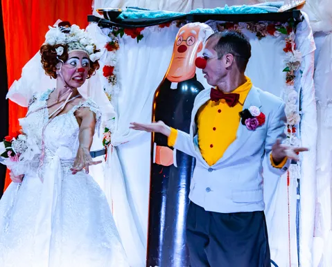 Espetáculo “Luna de Miel” leva humor e poesia ao Molière, em Salvador