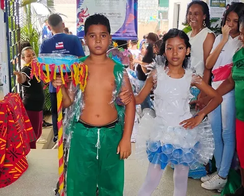 Estudantes de Simões Filho promovem desfile com roupas sustentáveis