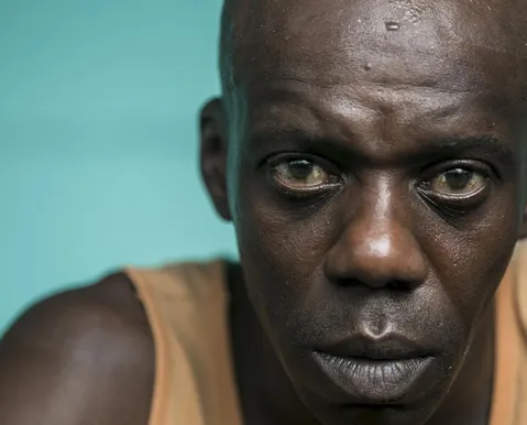 Ex-Bahia vive nas ruas e luta contra vício em crack aos 49 anos