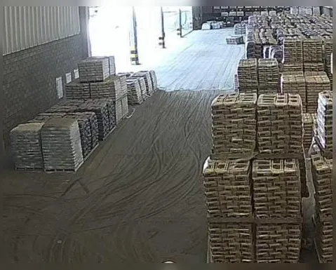 Ex-funcionário usa farda de empresa para furtar 280 sacos de cimento na Bahia - Imagem