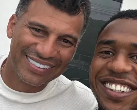 Ex-Vitória visita treino no Barradão e provoca o Bahia em postagem