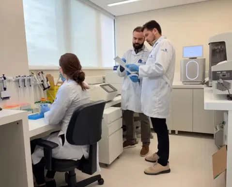 Exame de sangue para Alzheimer está disponível no Brasil; veja quem pode fazer