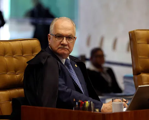 Fachin avalia afastar Mendonça para assumir comando do caso Master