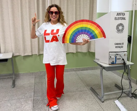 Famosos vão às urnas: veja quem declarou voto e quem cobrou políticos - Imagem