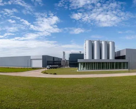 Gigante das bebidas inaugura fábrica de R$ 400 milhões e gera 10 mil empregos - Imagem