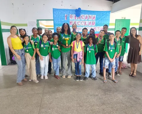 Gincana antirracista em Simões Filho mobiliza alunos em ação social - Imagem